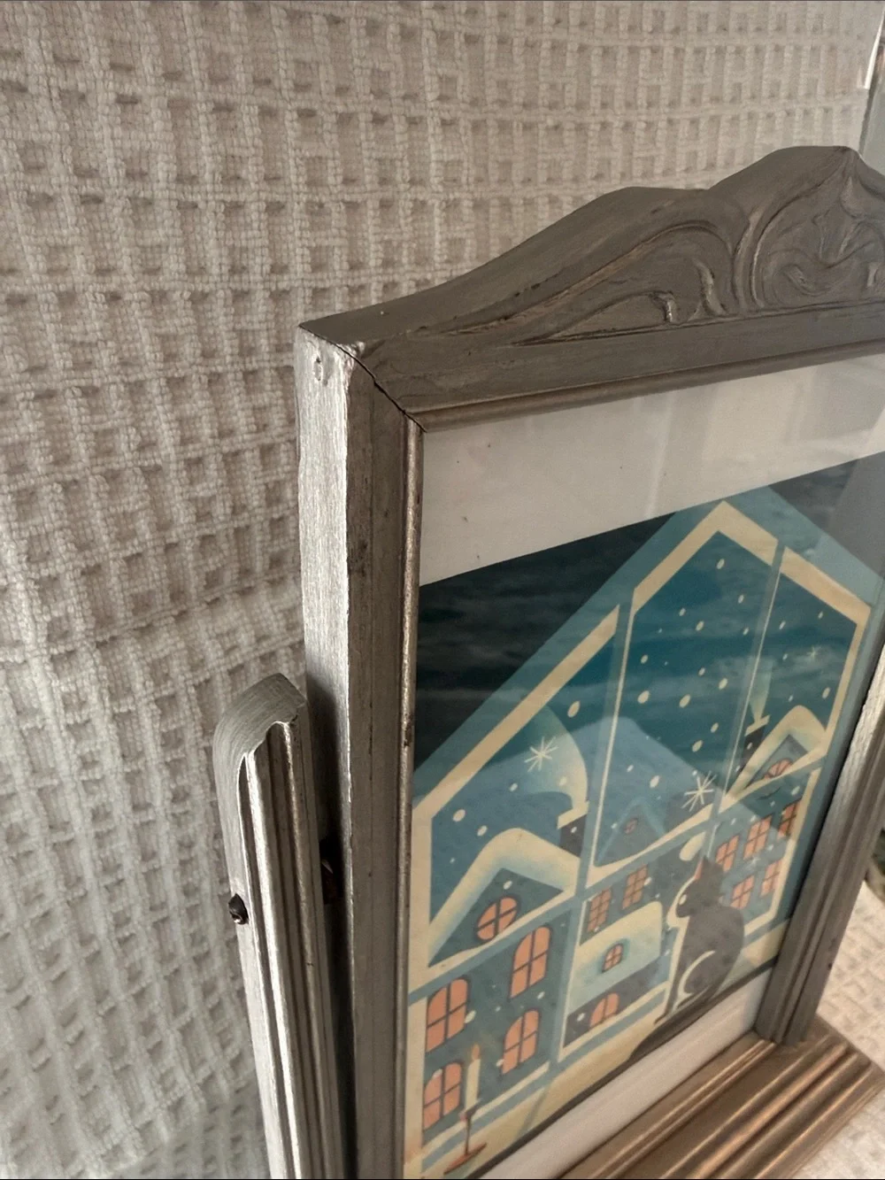 Vintage wood swivel Gray picture Frame with Winter Cat Artwork, change photo